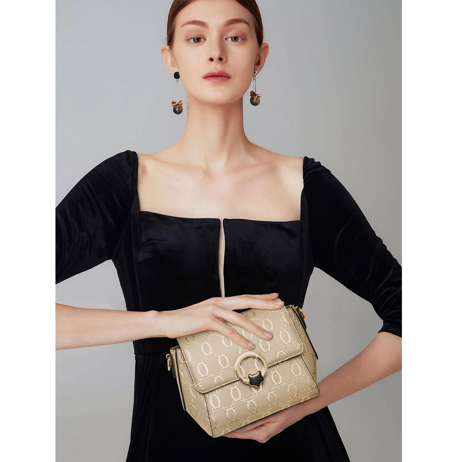 FOXER Luxury Brand Women's Sho - огляд і ціна Luxury Bags Women Brands
