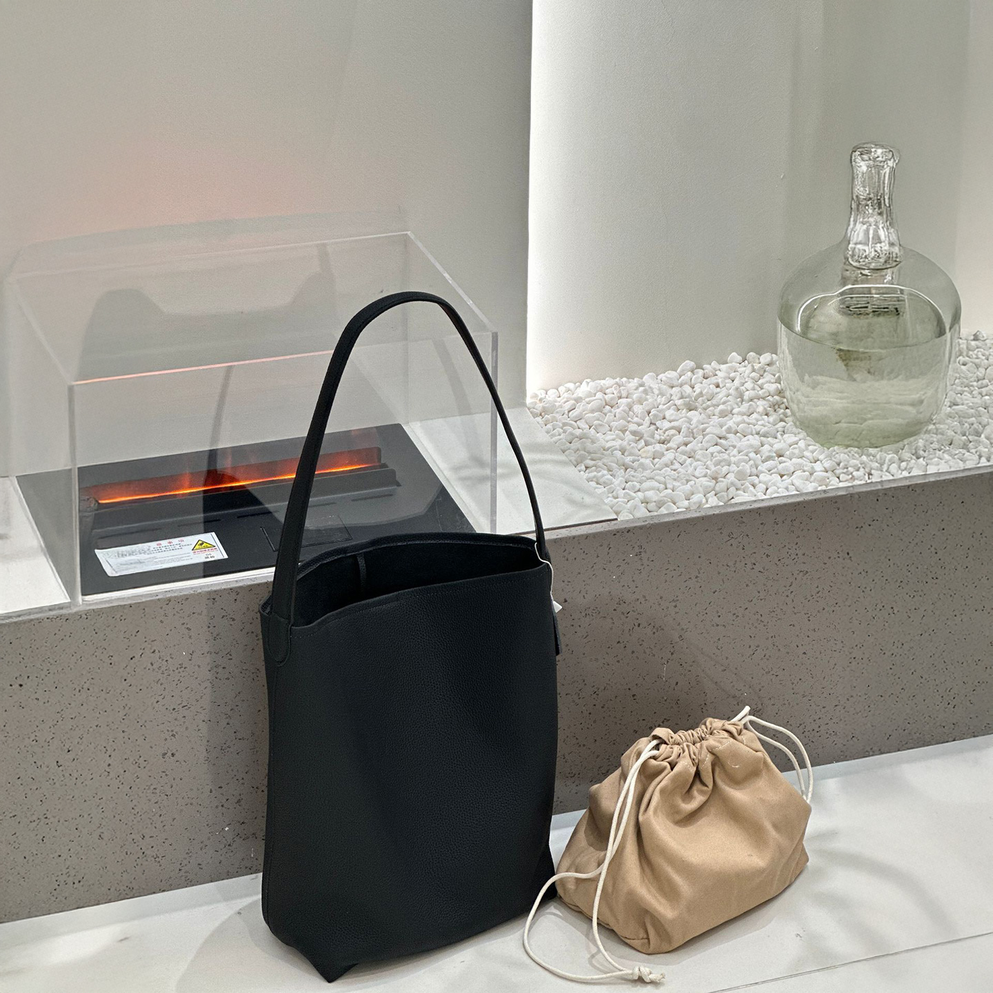MENDY Bucket Bag Large Women's - огляд і ціна Luxury Bags Japan